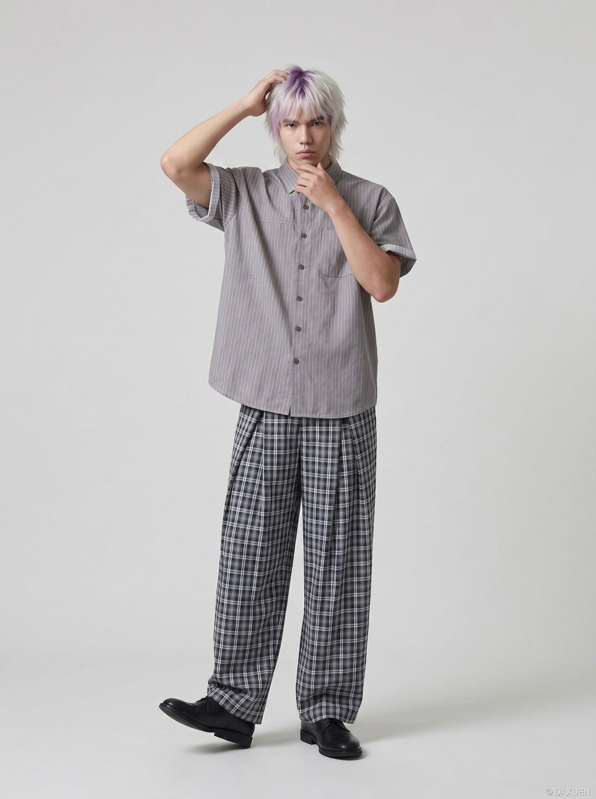 DAXUEN Short-sleeved grey striped button-up shirt — model photo