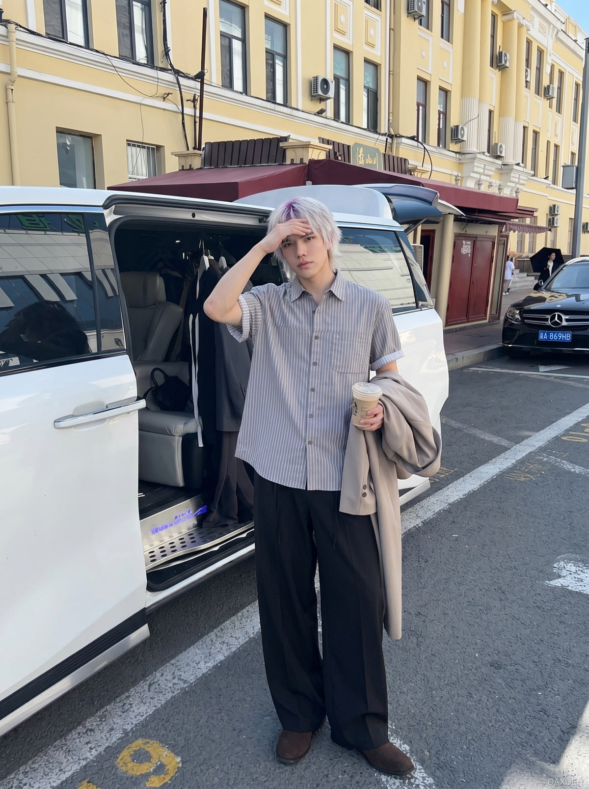 DAXUEN Short-sleeved grey striped button-up shirt — model photo