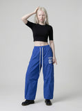 DAXUEN Loose-fitting wide-leg track pants with graphics — model photo