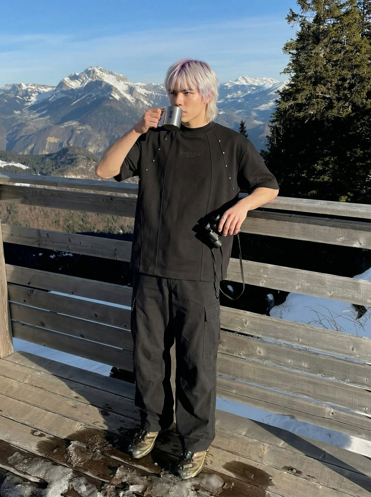 DAXUEN Relaxed-fit short-sleeved t-shirt with embroidery — model photo