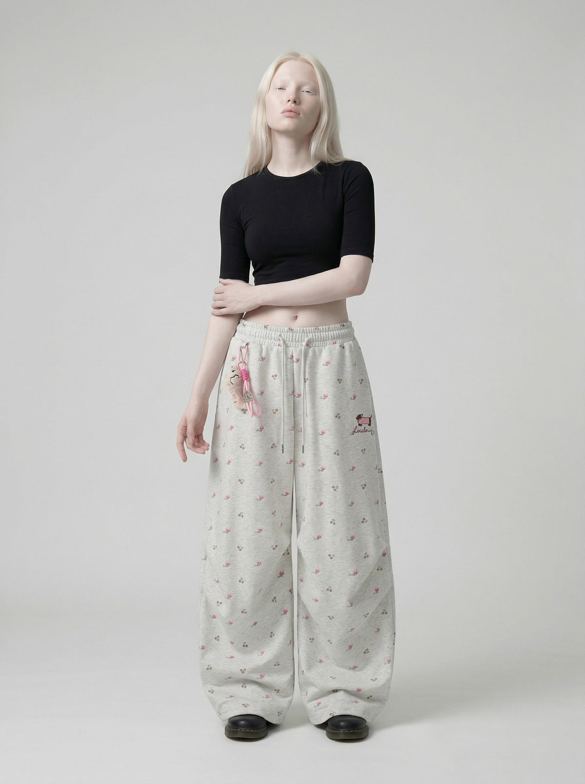 DAXUEN Wide-leg sweatpants with playful prints and embroidery — model photo