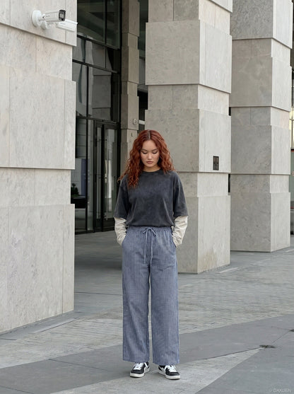 DAXUEN Wide-leg gingham pants with elastic waistband — model photo