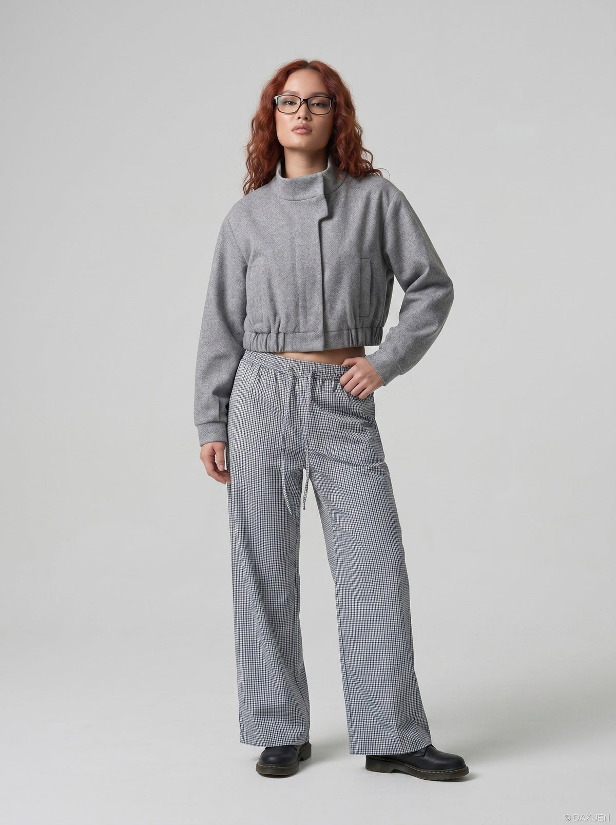 DAXUEN Wide-leg gingham pants with elastic waistband — model photo