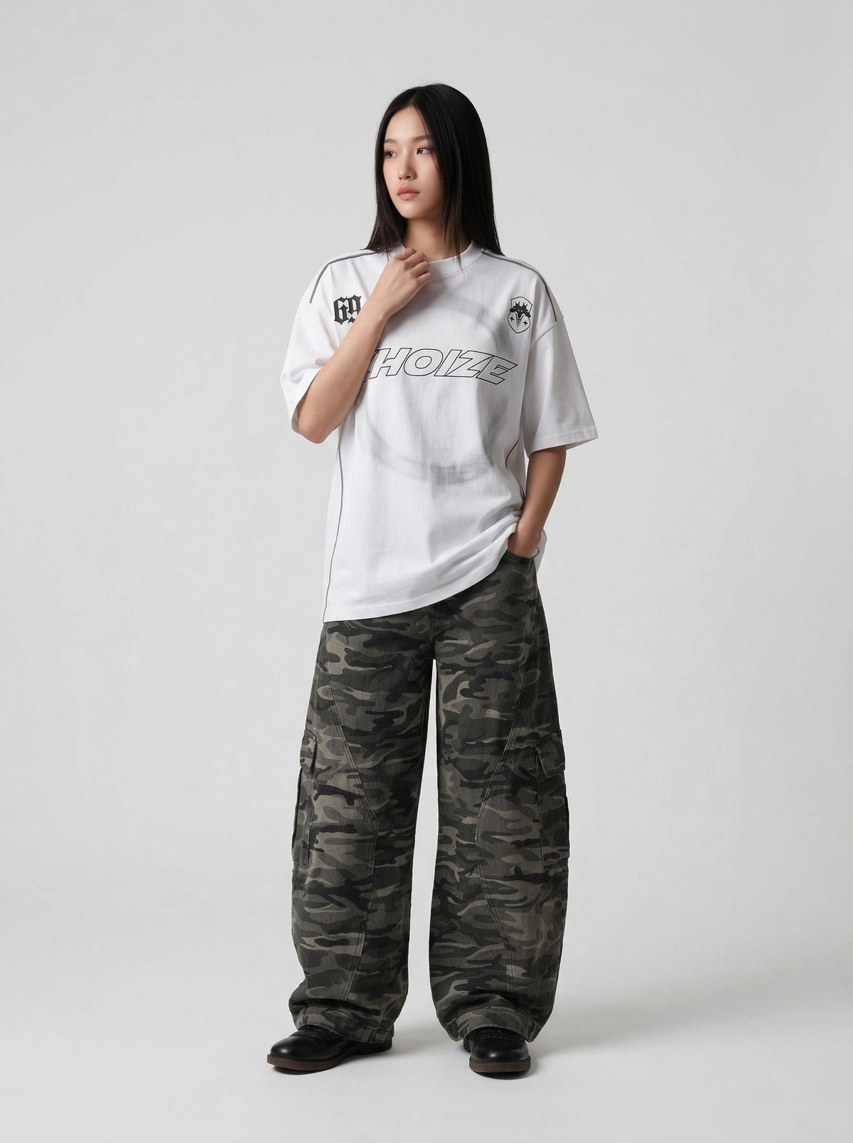 DAXUEN CHOIZE graphic oversized t-shirt — model photo