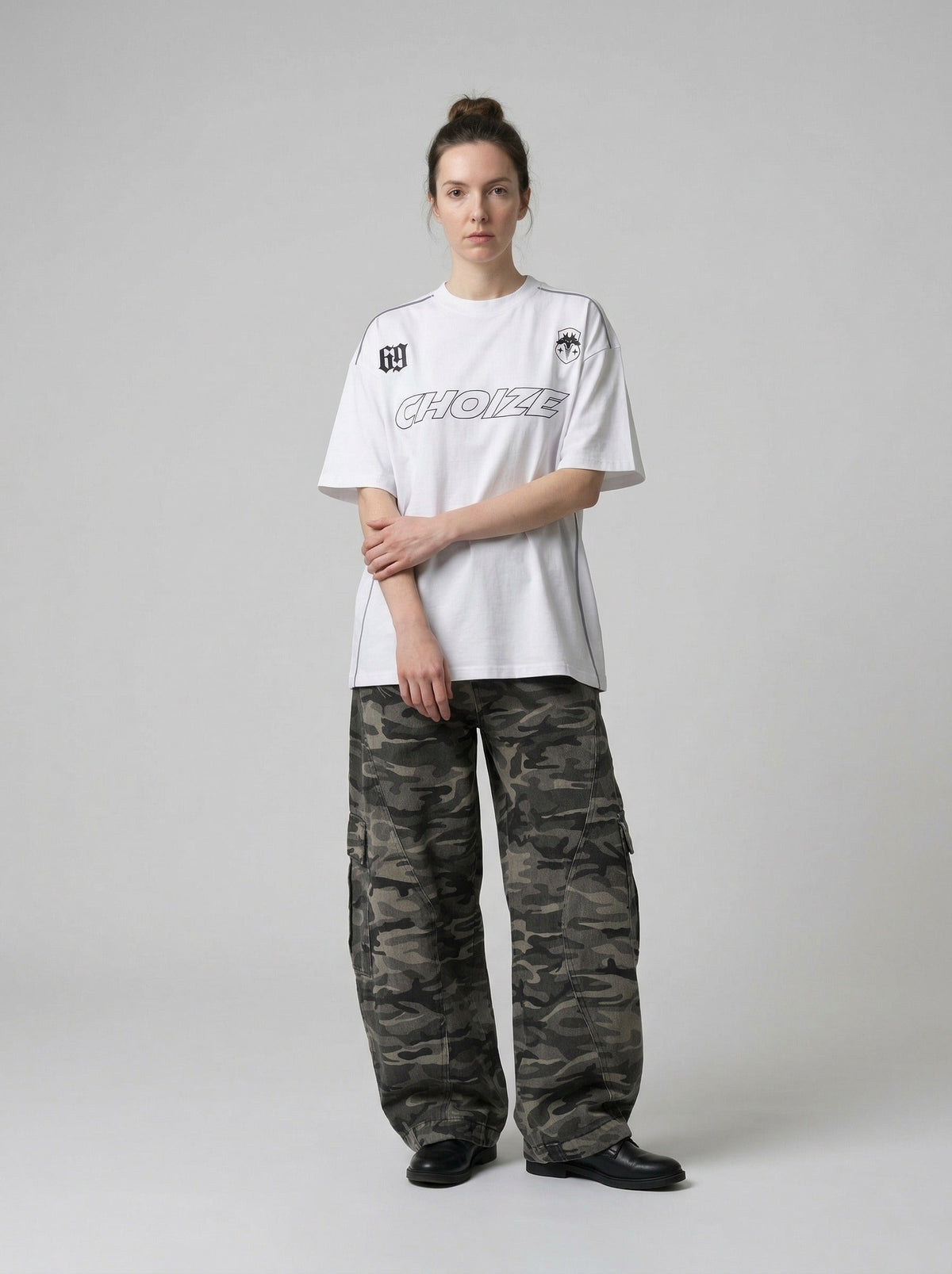 DAXUEN CHOIZE graphic oversized t-shirt — model photo