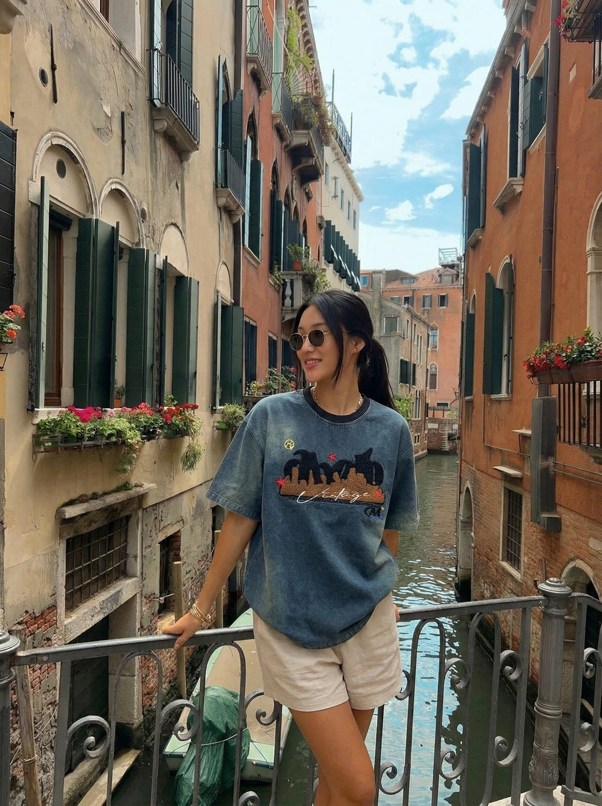 DAXUEN Embroidered denim t-shirt with cityscape design — model photo