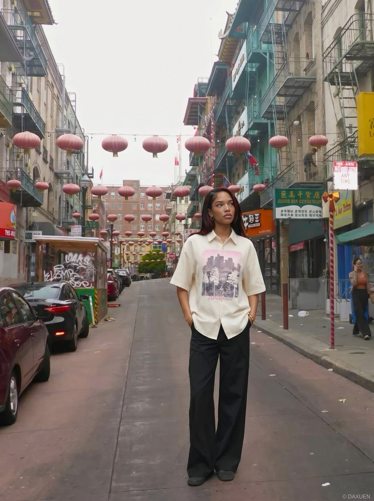 DAXUEN Short-sleeved button-up casual shirt with cityscape graphic — model photo