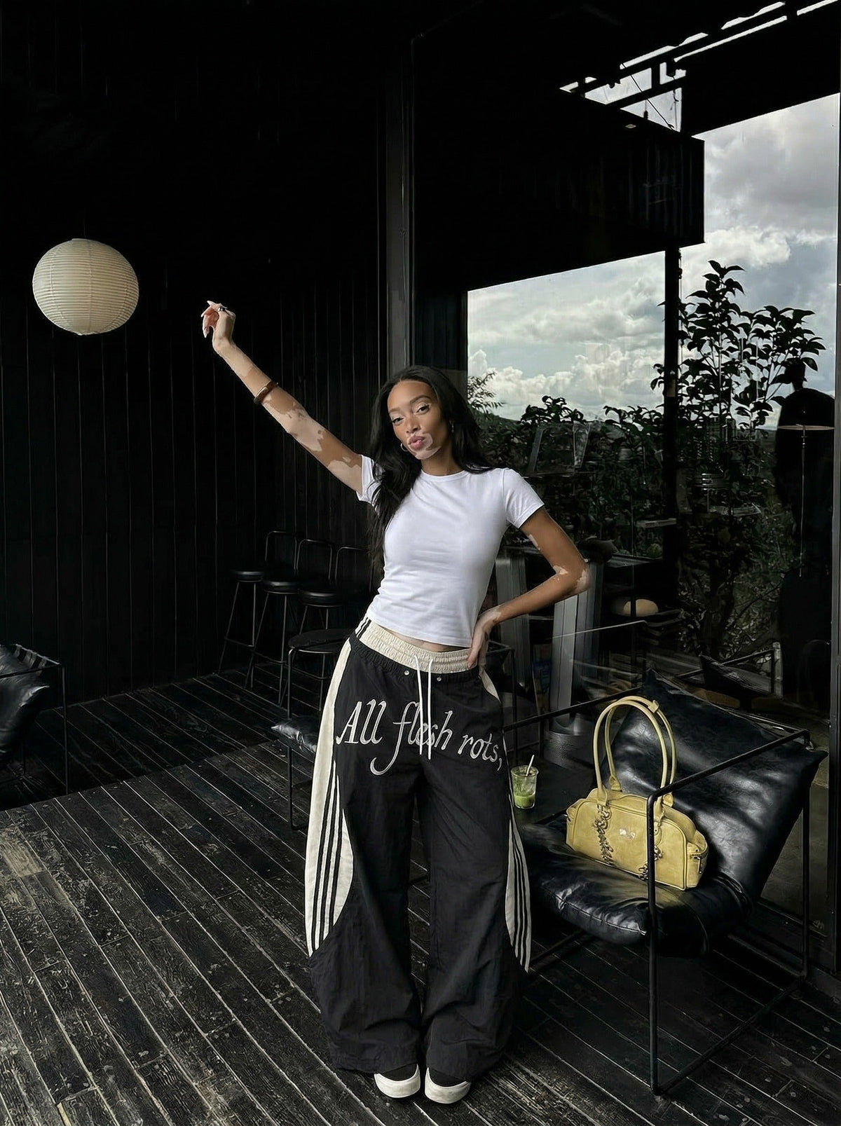DAXUEN Color-blocked wide-leg track pants — model photo