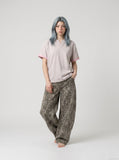 DAXUEN Color Contrast V-Neck T-Shirt — model photo
