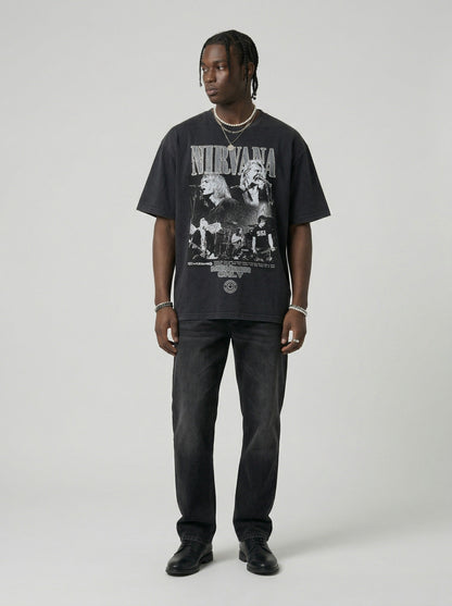 DAXUEN Oversized short-sleeved crew neck t-shirt with concert graphic — model photo