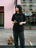 DAXUEN black oversized contrasting text blocks T-shirt — model photo