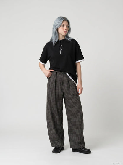 DAXUEN Relaxed fit short-sleeved t-shirt with contrasting trim — model photo