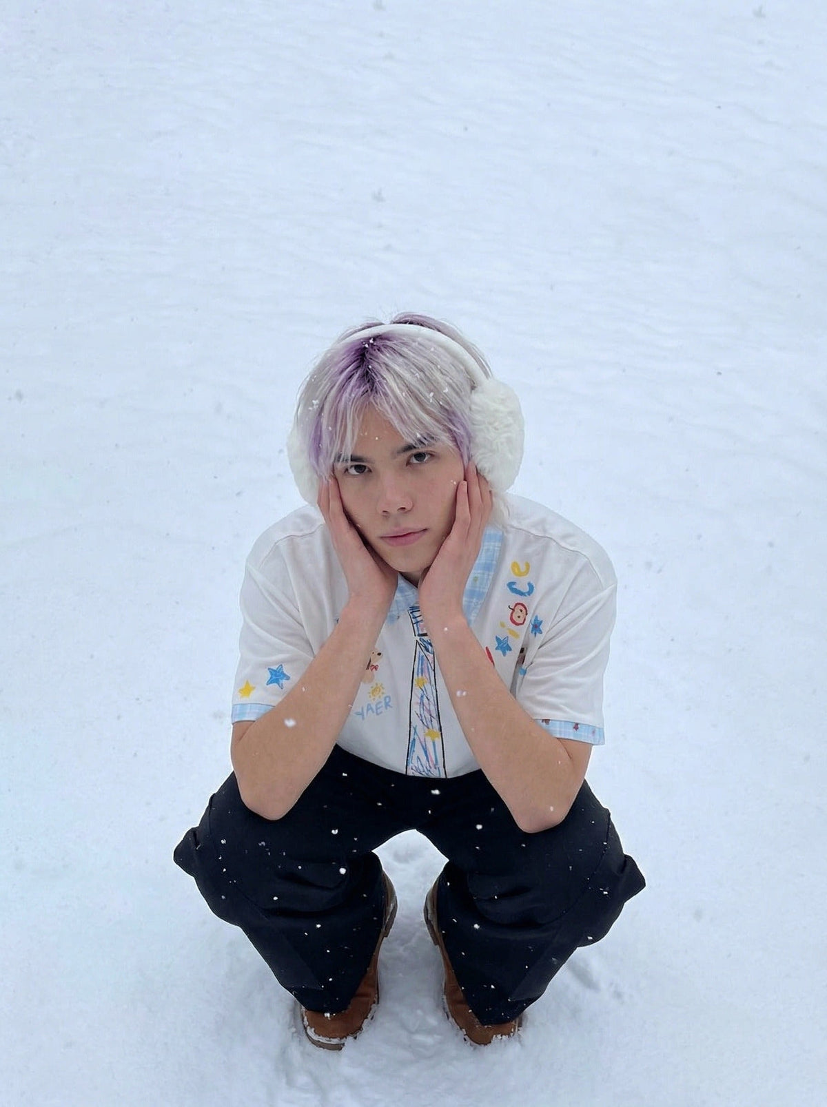 DAXUEN Crayon print short-sleeved collared shirt — model photo