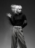 DAXUEN Cropped hooded long-sleeved top with graphics — model photo
