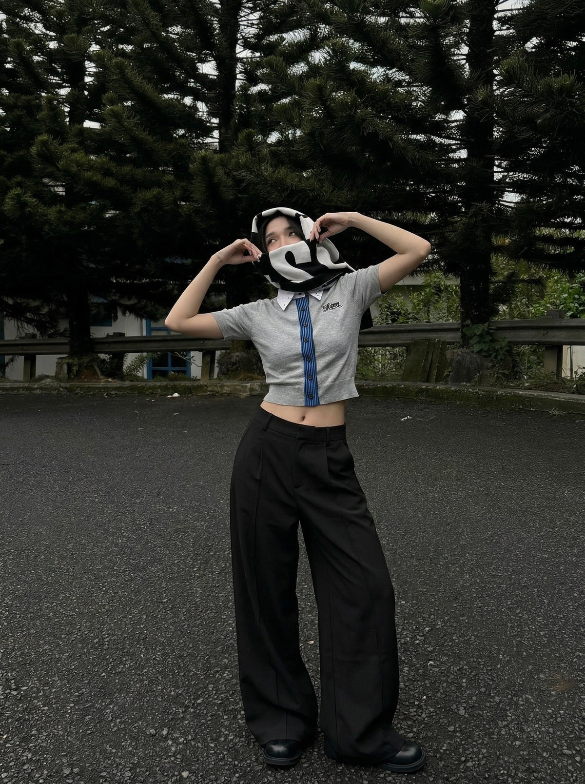 DAXUEN Cropped polka dot knit top with collar — model photo