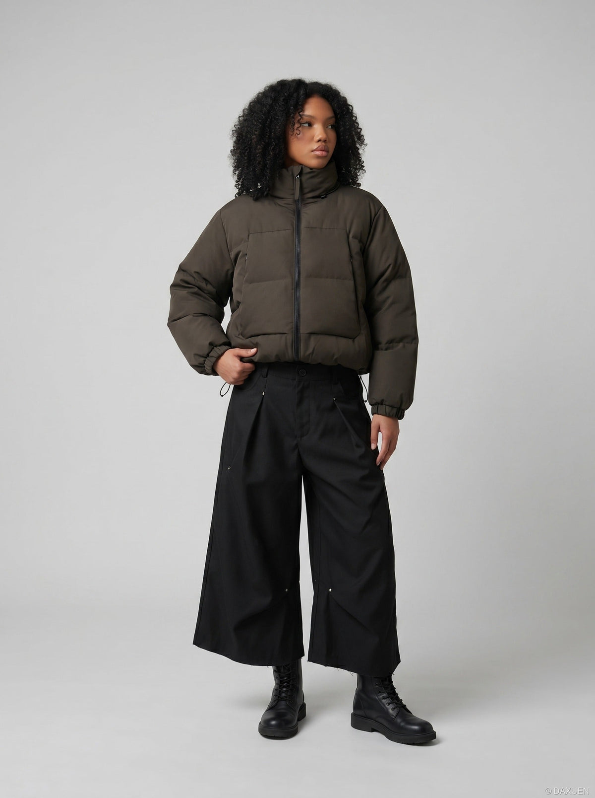 DAXUEN Cropped wide-leg trousers in black and charcoal grey — model photo
