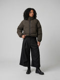 DAXUEN Cropped wide-leg trousers in black and charcoal grey — model photo