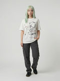 DAXUEN White short-sleeved t-shirt with abstract graphic — model photo