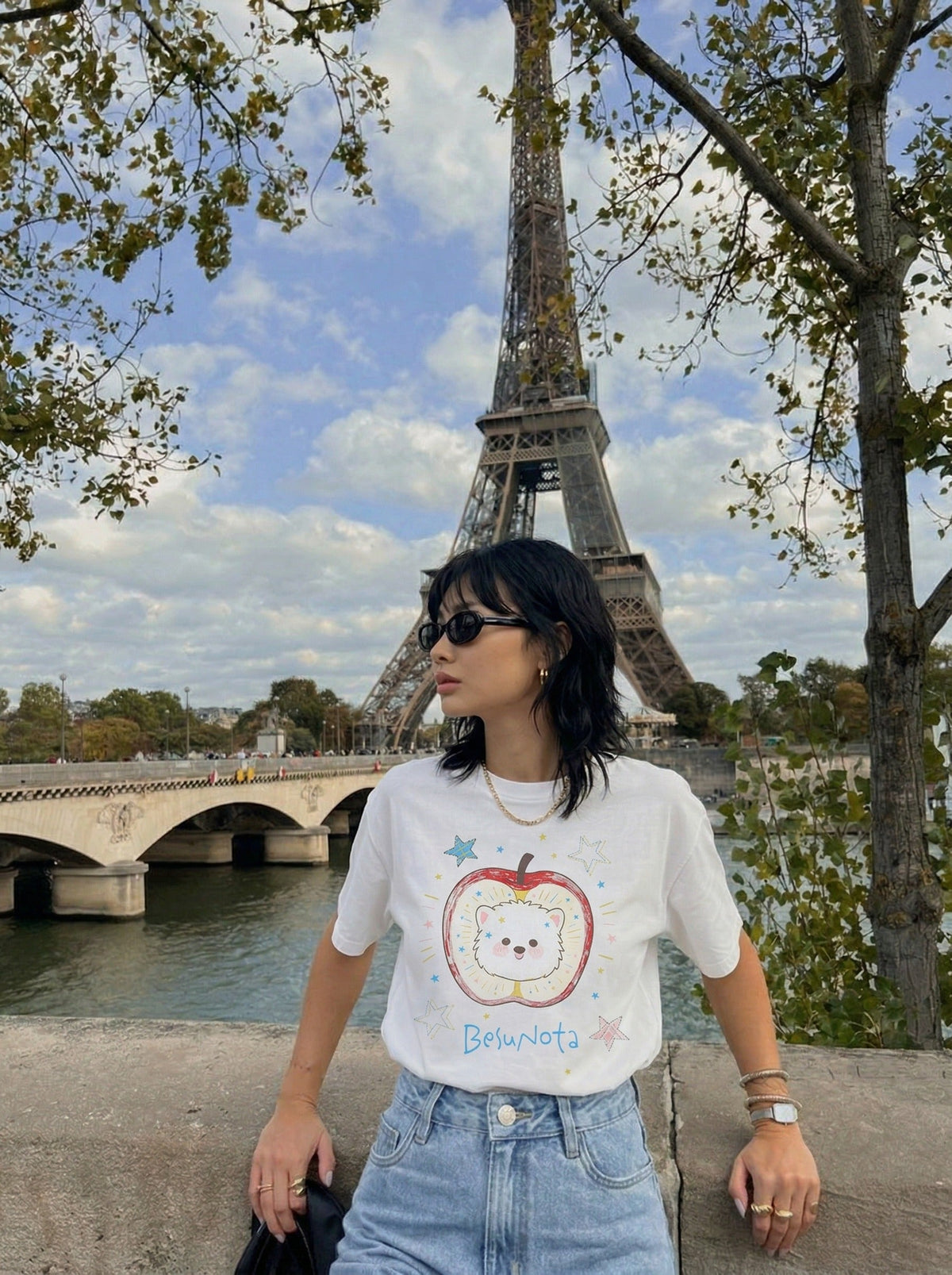DAXUEN Graphic t-shirt featuring an apple and bear design — model photo
