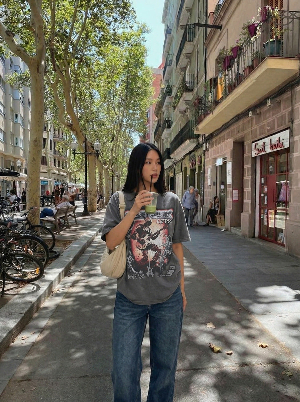 DAXUEN Short-sleeved loose-fit T-shirt with cyberpunk graphics — model photo