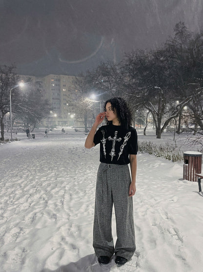 DAXUEN Dark Cross Graphic Knitted T-Shirt — model photo