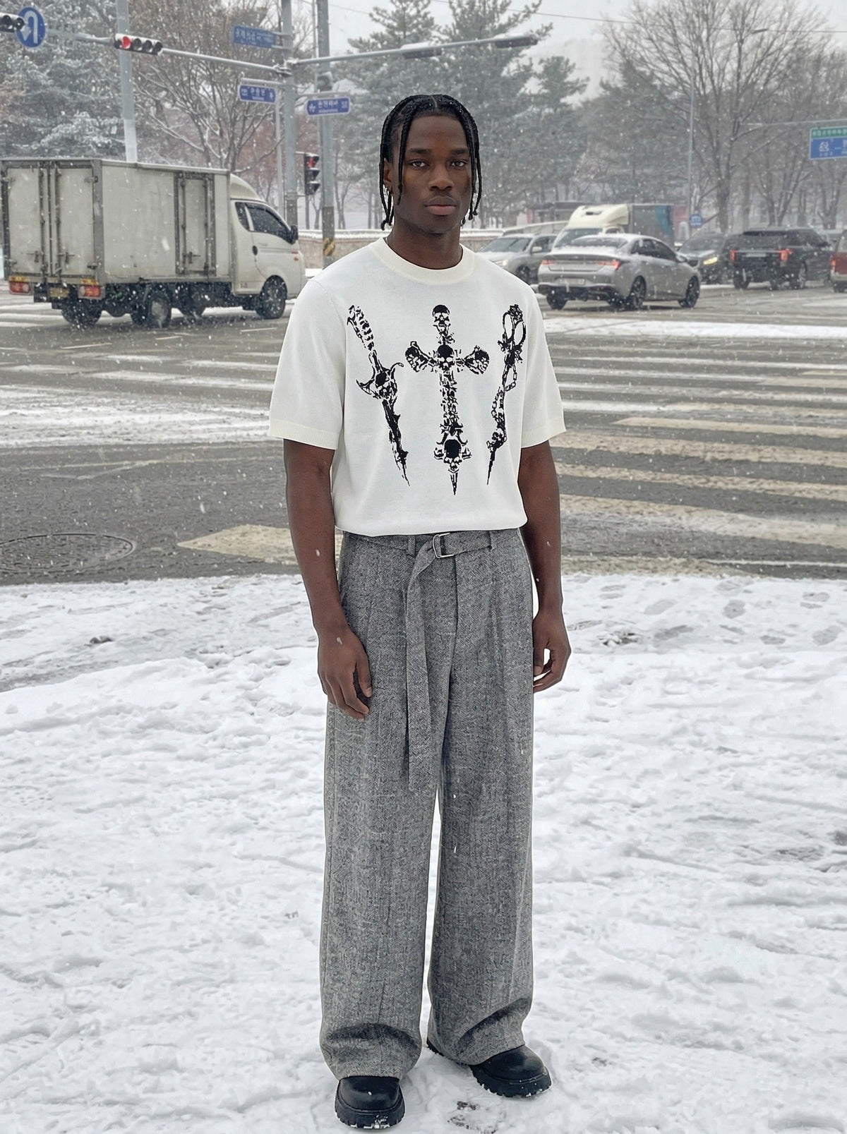DAXUEN Dark Cross Graphic Knitted T-Shirt — model photo