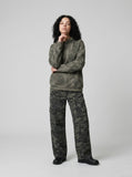 DAXUEN dark green camouflage relaxed cargo pants — model photo
