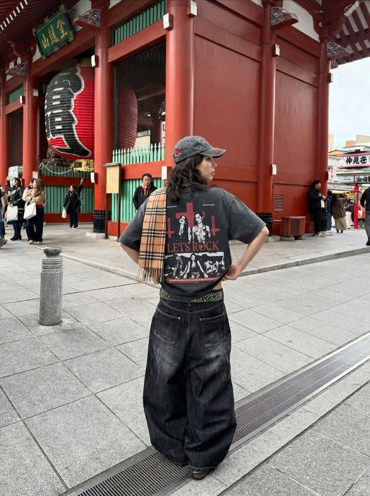 DAXUEN Oversized graphic t-shirt with bold prints — model photo