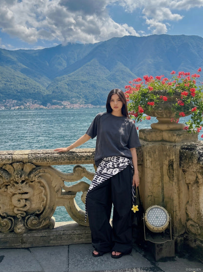DAXUEN Deconstructed seam short sleeve t-shirt — model photo