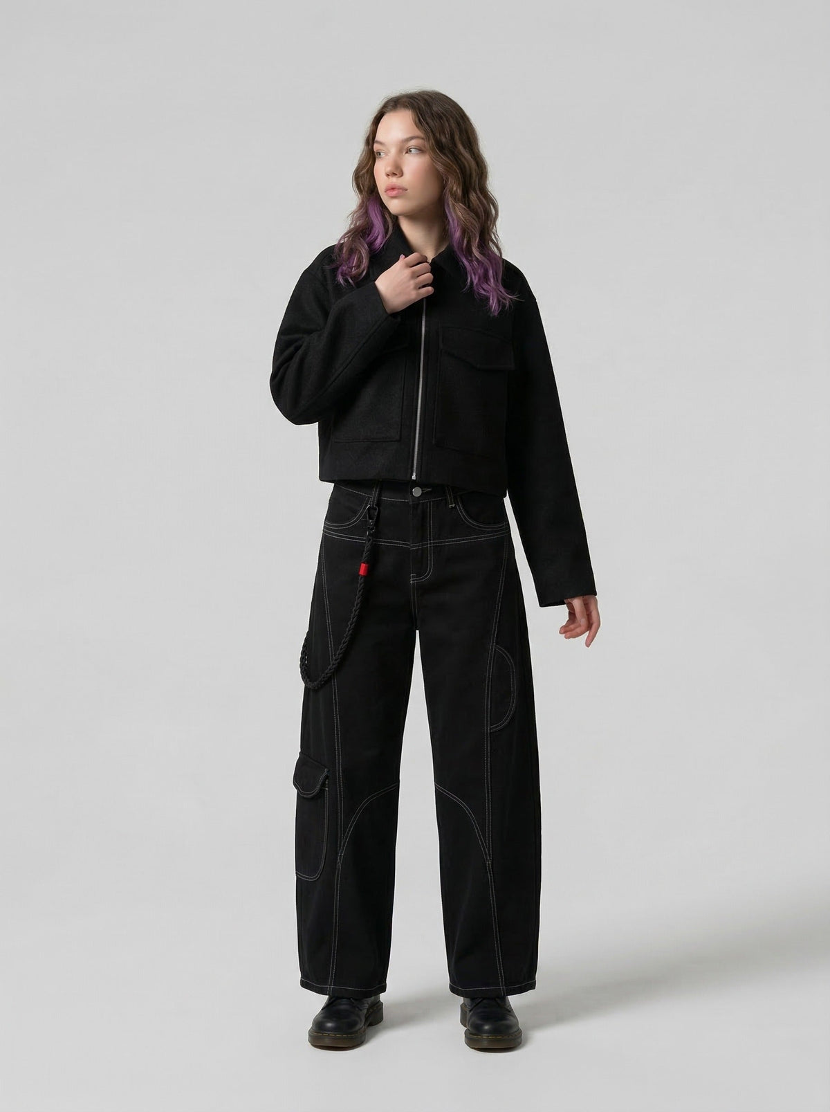 DAXUEN Deconstructed wide-leg trousers with contrasting stitching — model photo