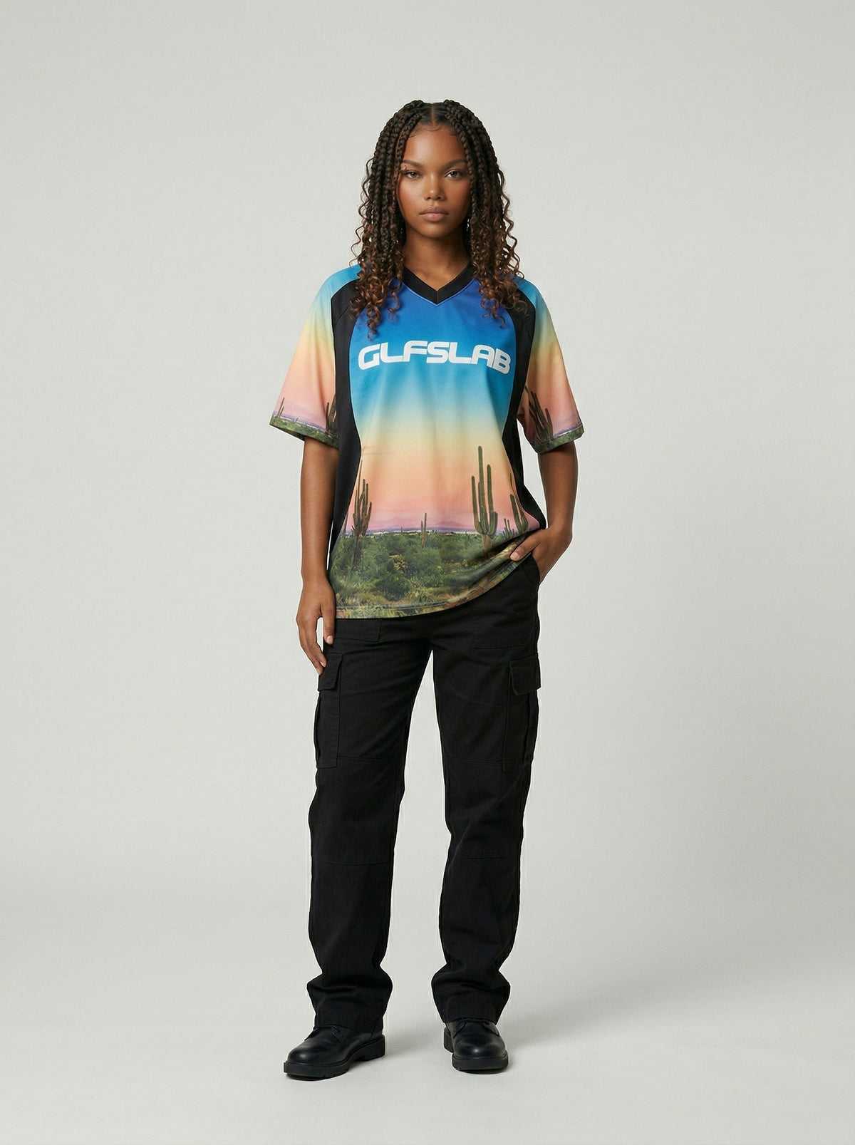 DAXUEN Desert landscape print short-sleeved graphic T-shirt — model photo