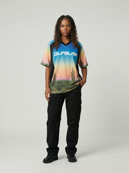 DAXUEN Desert landscape print short-sleeved graphic T-shirt — model photo