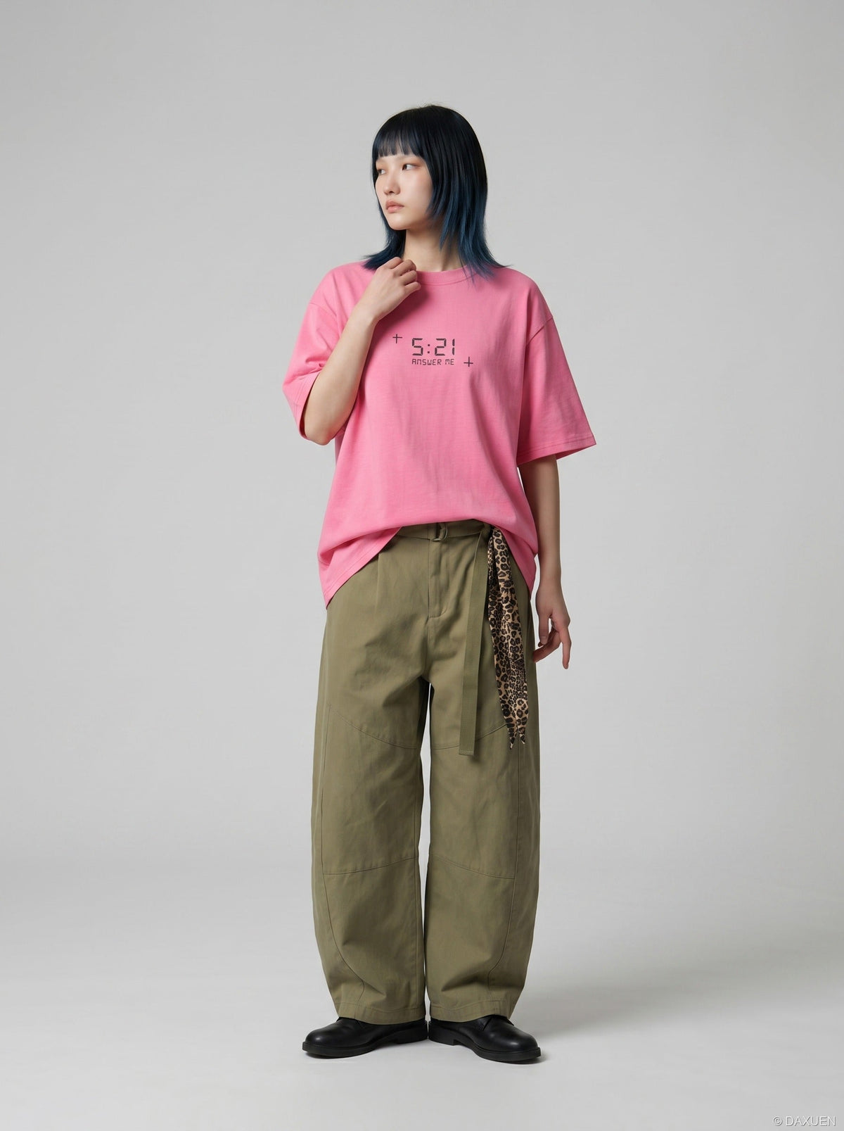 DAXUEN pink oversized digital clock graphic tee — model photo