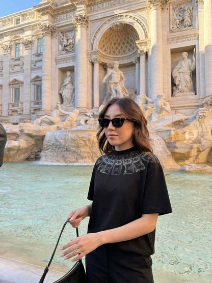 DAXUEN Short-sleeved graphic t-shirt with dollar bill print — model photo