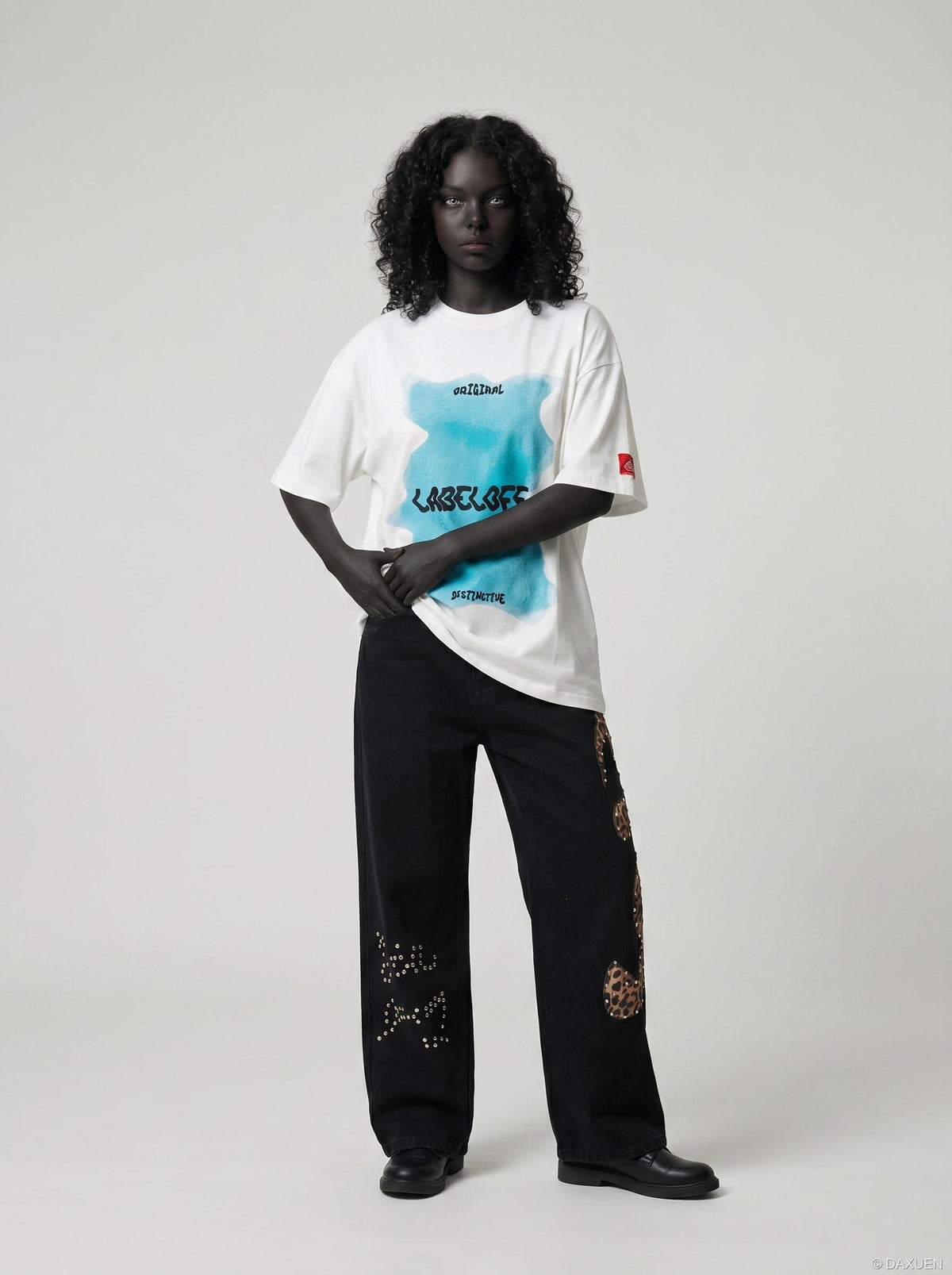 DAXUEN Oversized short-sleeve t-shirt with graphic design — model photo