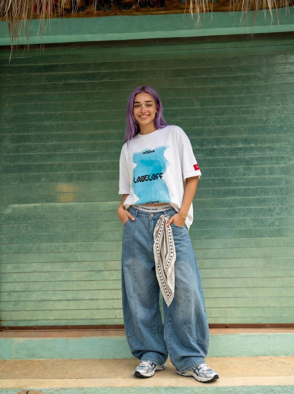 DAXUEN Oversized short-sleeve t-shirt with graphic design — model photo