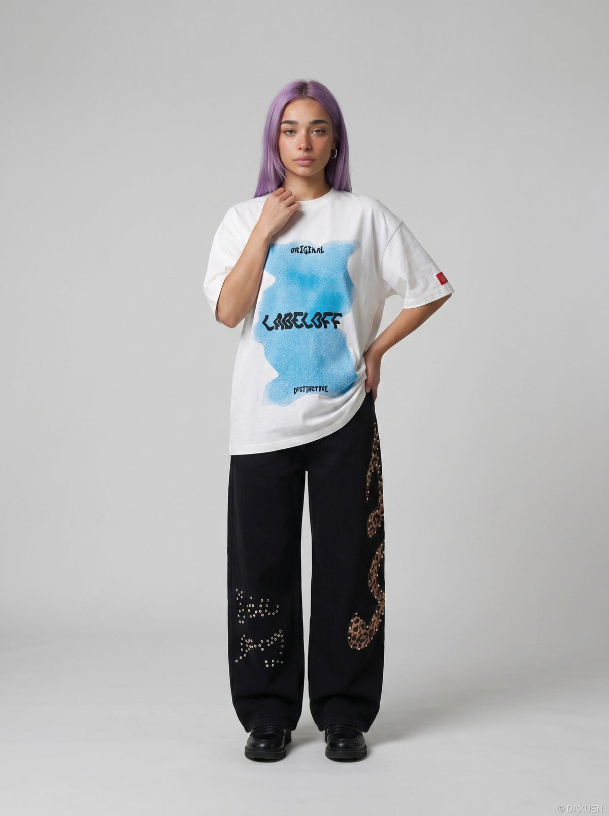 DAXUEN Oversized short-sleeve t-shirt with graphic design — model photo