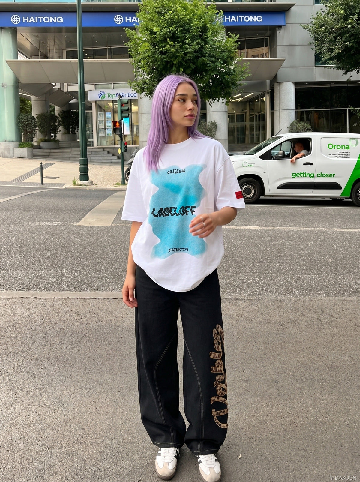 DAXUEN Oversized short-sleeve t-shirt with graphic design — model photo