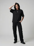 DAXUEN Distinctive short-sleeved T-shirt with emblem and pleated panels — model photo