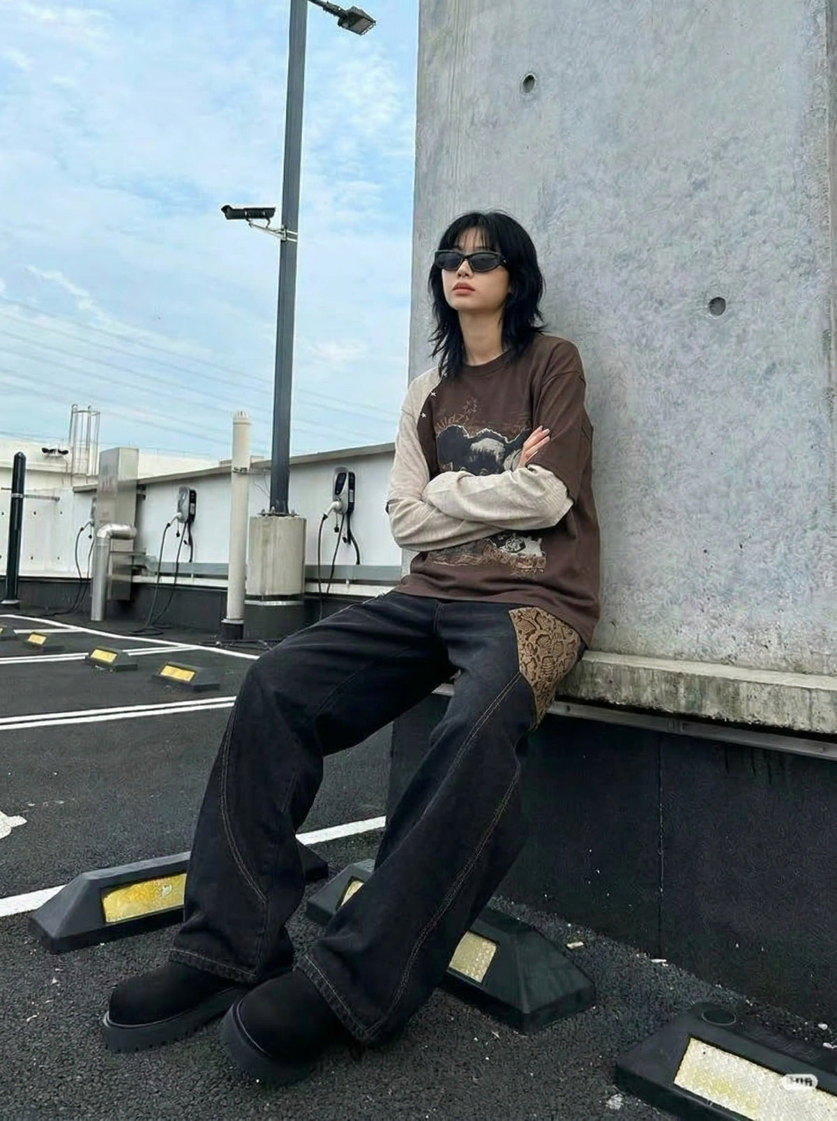 DAXUEN Distressed bear graphic long sleeve t-shirt — model photo
