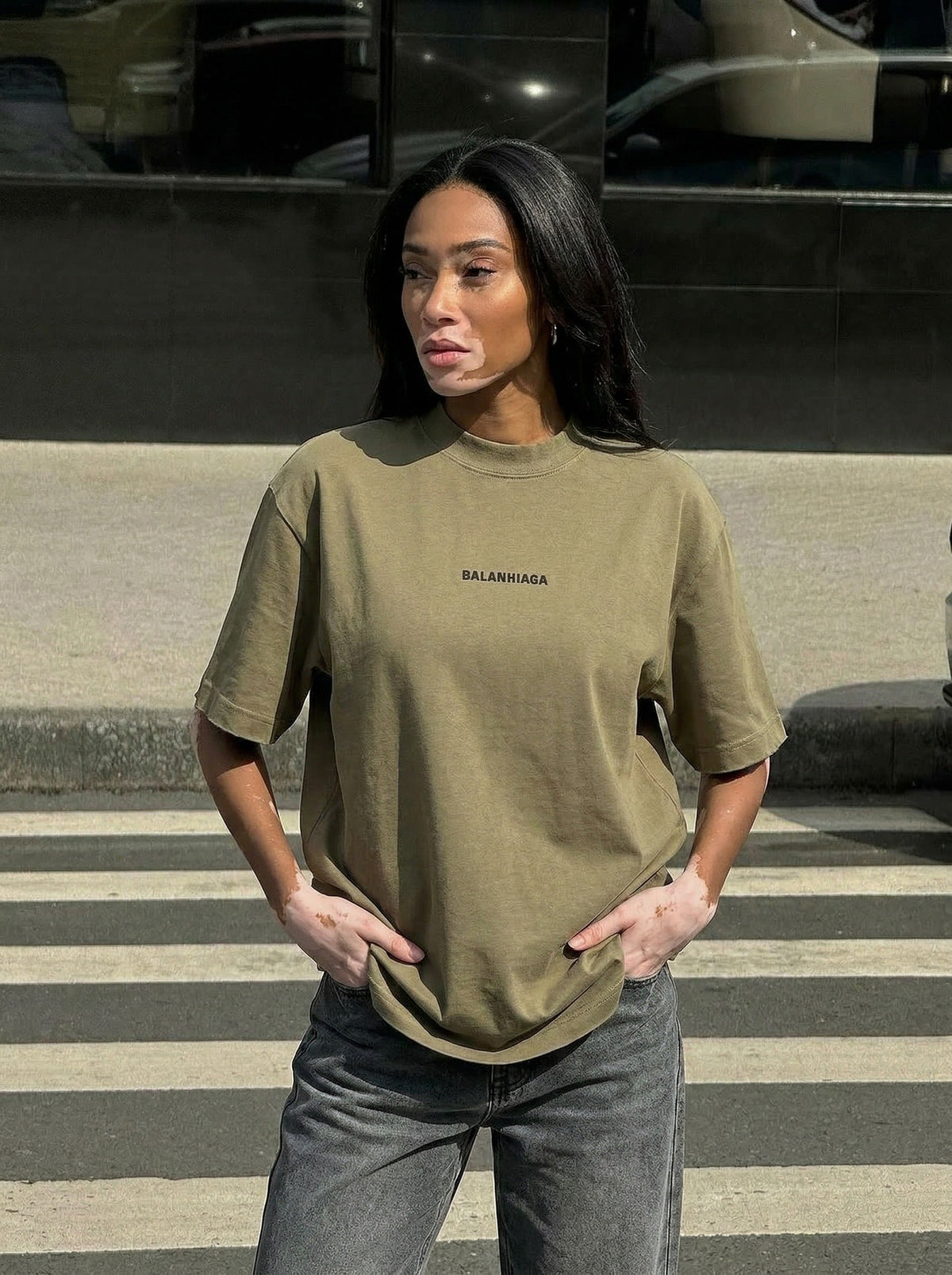 DAXUEN Distressed oversized short-sleeved t-shirt — model photo