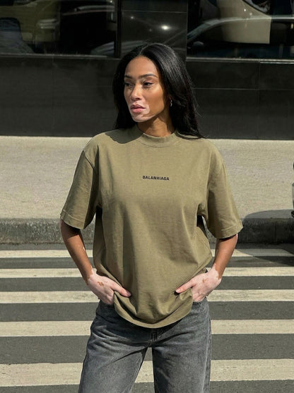 DAXUEN Distressed oversized short-sleeved t-shirt — model photo