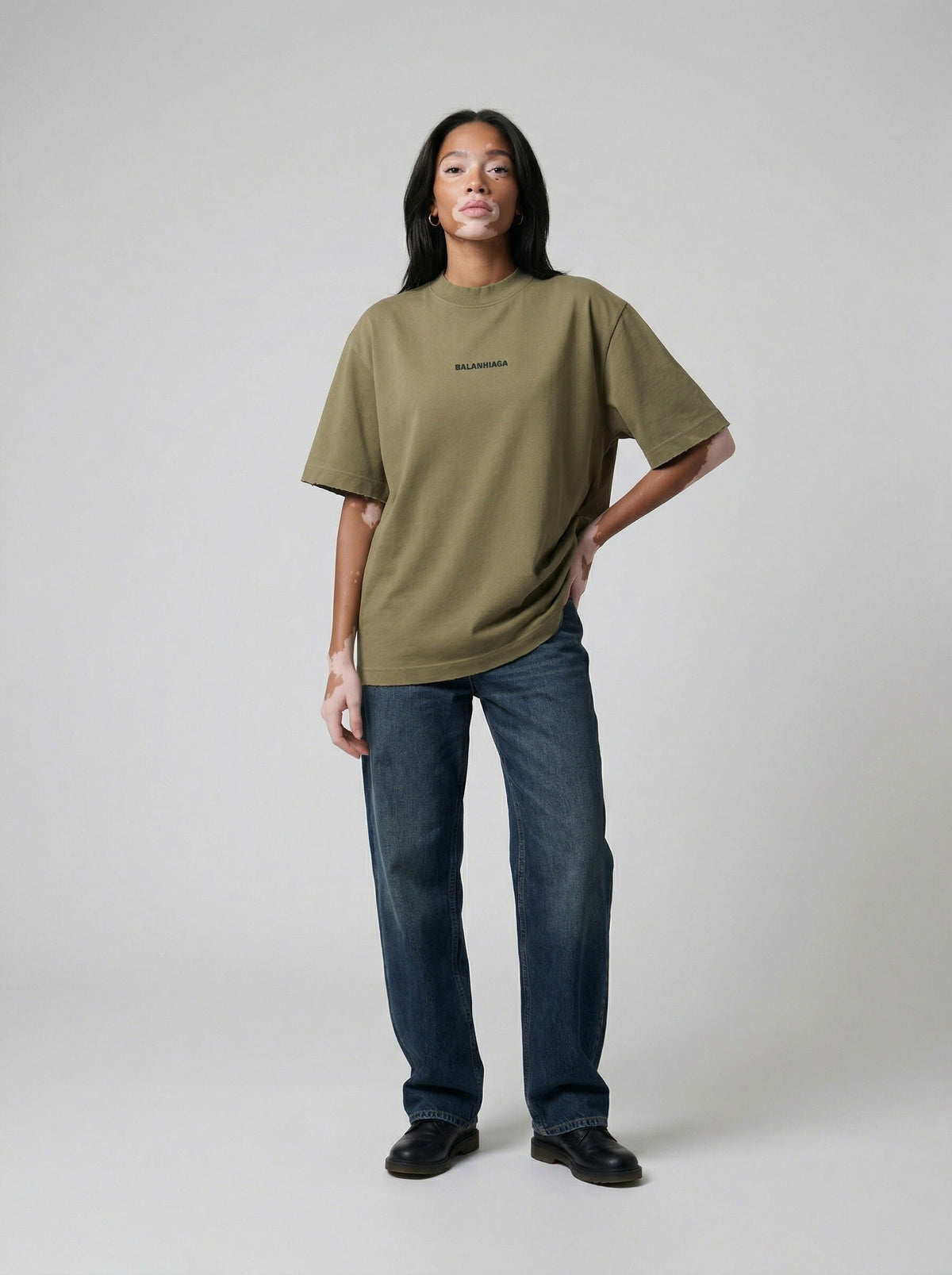 DAXUEN Distressed oversized short-sleeved t-shirt — model photo
