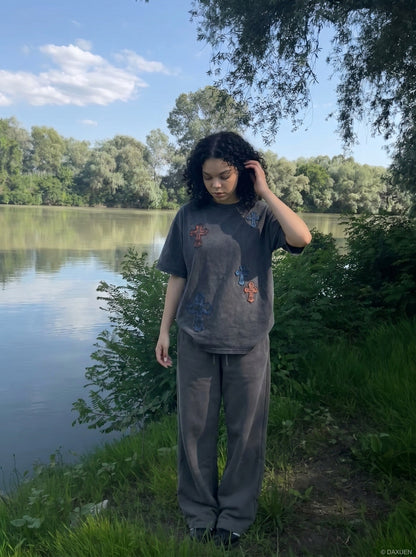 DAXUEN Distressed cross patch short-sleeved T-shirt — model photo