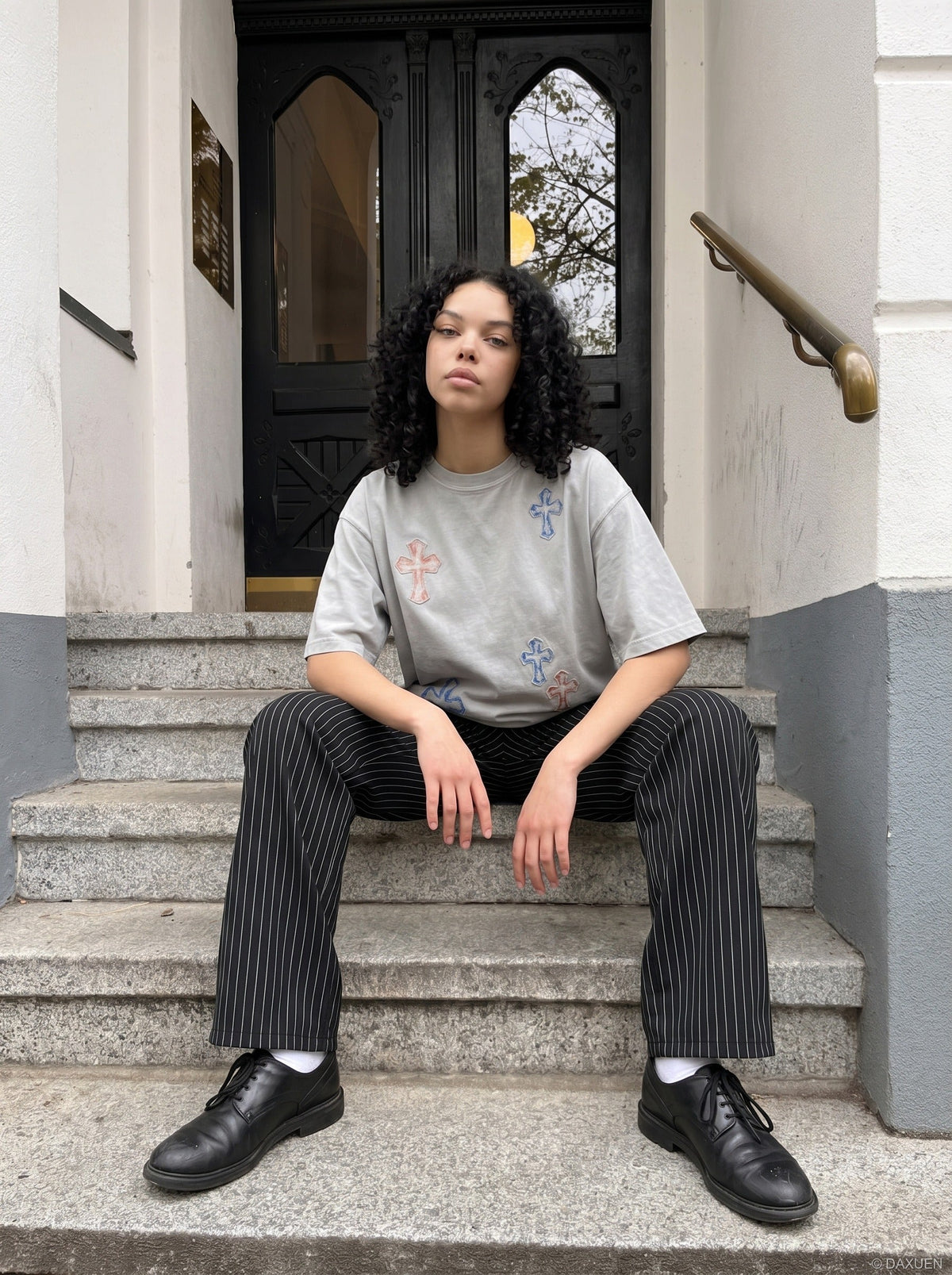 DAXUEN Distressed cross patch short-sleeved T-shirt — model photo
