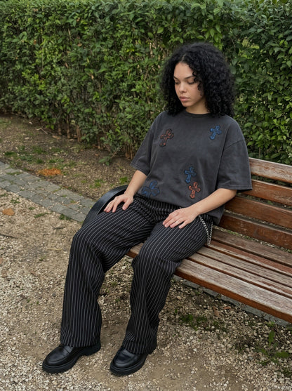 DAXUEN Distressed cross patch short-sleeved T-shirt — model photo