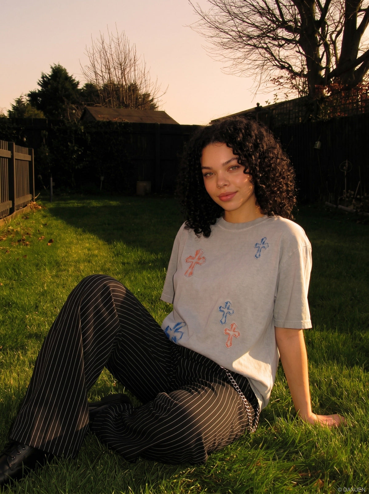 DAXUEN Distressed cross patch short-sleeved T-shirt — model photo