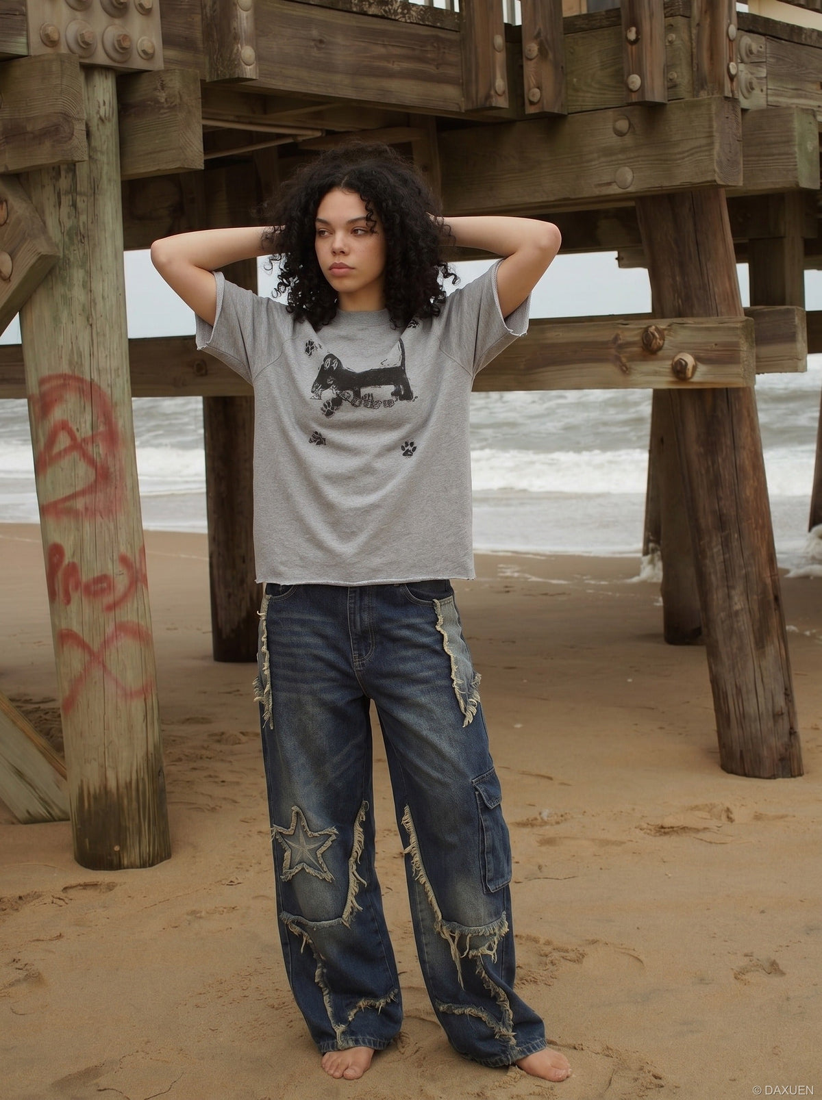 DAXUEN Distressed graphic dog print short-sleeved T-shirt — model photo