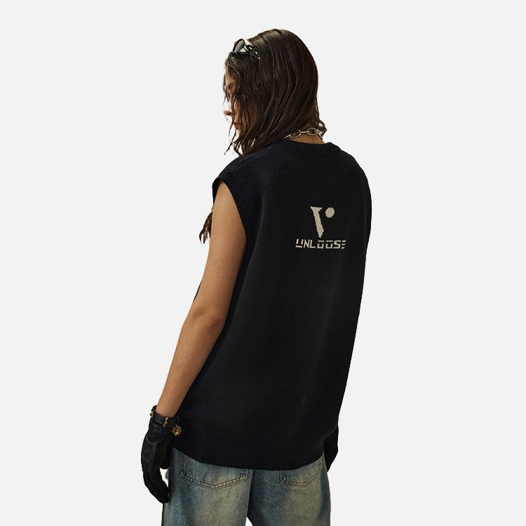 DAXUEN Sleeveless black knit vest with graphic design — model photo