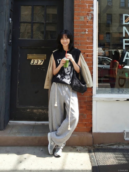 DAXUEN Sleeveless black knit vest with graphic design